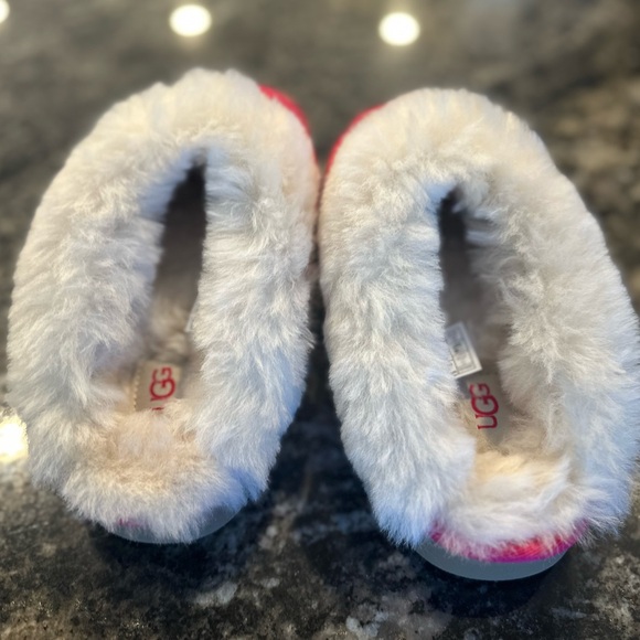 UGGs Slippers - Picture 4 of 7